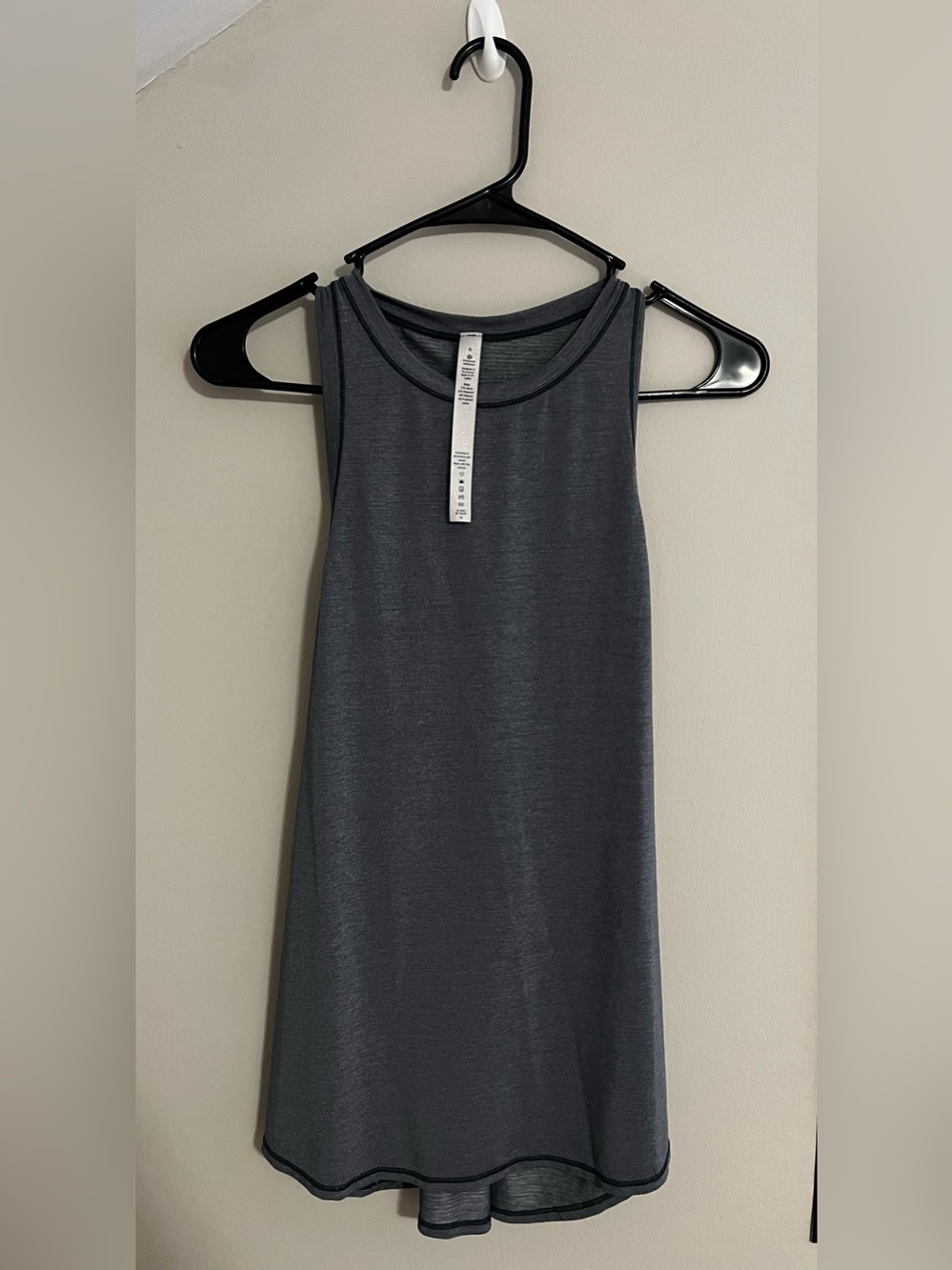 Lululemon size 6 tank